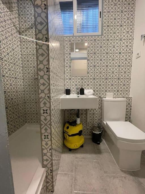 דירות מדריד New Piso Centrico 7Pax A 2 Min Andando De Gran Via מראה חיצוני תמונה